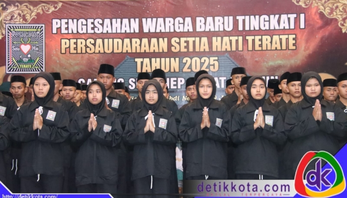 prosesi pengesahan warga baru PSHT atau suasana kegiatan di Gedung KORPRI Sumenep.