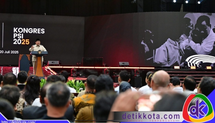 Presiden Prabowo Subianto menyampaikan sambutannya pada Kongres Partai Solidaritas Indonesia (PSI) 2025 yang digelar Minggu, 20 Juli 2025 di Edutorium Universitas Muhammadiyah Surakarta, Kota Surakarta, Provinsi Jawa Tengah. Foto: BPMI Setpres/Rusman