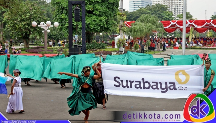 Pemerintah Kota (Pemkot) Surabaya secara resmi meluncurkan identitas visual terbaru bertajuk “Surabaya City of Heroes”, yang terdiri dari logo dan slogan, dalam rangka memperingati Hari Jadi Kota Surabaya (HJKS) ke-732 pada 31 Mei 2025