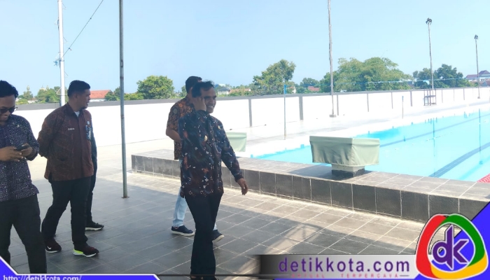 Bupati Bangkalan Lukman Hakim saat meninjau Taman Rekreasi Kota Bangkalan, Kamis 24 Juli 2025.