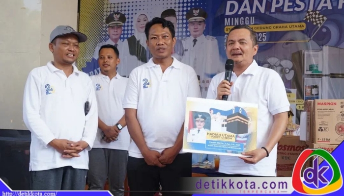 Wakil Bupati Bangkalan, Moh. Fauzan Ja’far, melepas secara resmi kegiatan jalan sehat dalam rangka puncak peringatan Dies Natalis ke-24 Universitas Trunojoyo Madura (UTM), Minggu (27/7/2025).