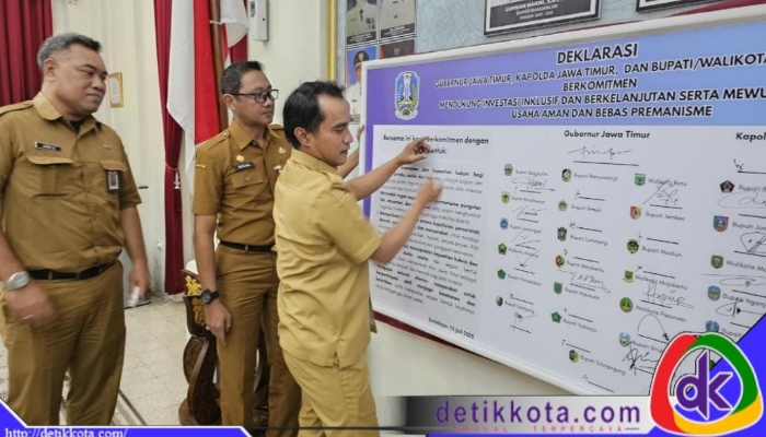 momen penandatanganan deklarasi atau perwakilan Pemkab Bangkalan dalam acara.