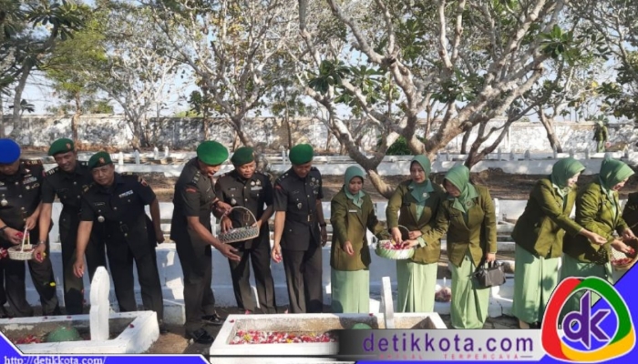Kodim 0826 Pamekasan menggelar ziarah ke Taman Makam Pahlawan (TMP) Panglegur, Selasa (29/07/2025).