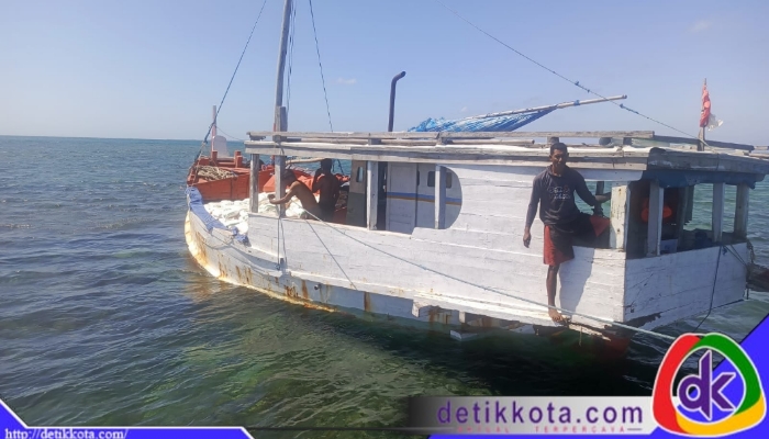 Kapal bernama KLM Sepudi Indah GT.17 dengan nomor 949/Lc milik Sukri itu berangkat dari Pelabuhan Gresik Putih, Kalianget, sekitar pukul 01.00 WIB.