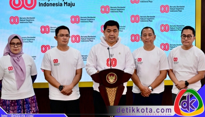 Wakil Menteri Sekretaris Negara Juri Ardiantoro memberikan keterangan pers di Kompleks Istana Kepresidenan, Jakarta. Foto: BPMI Setpres