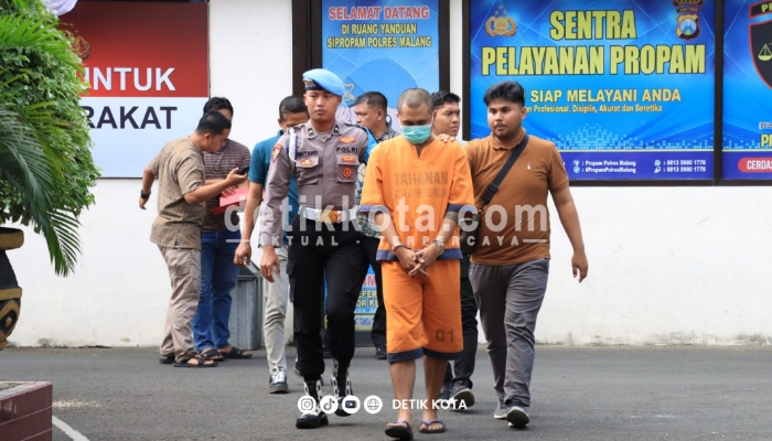 Pelaku diamankan bersama barang bukti mobil dan dokumen kendaraan.