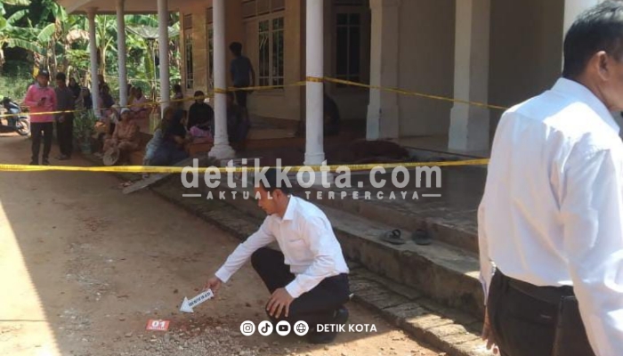 Olah TKP aparat di lokasi kejadian.
