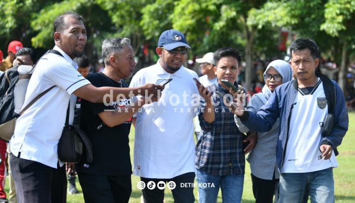 Bupati Sumenep Achmad Fauzi Wongsojudo meninjau langsung pelaksanaan berbagai perlombaan antar Aparatur Sipil Negara (ASN) yang digelar dalam rangka memperingati Hari Ulang Tahun ke-80 Kemerdekaan Republik Indonesia, Selasa (5/8/2025).