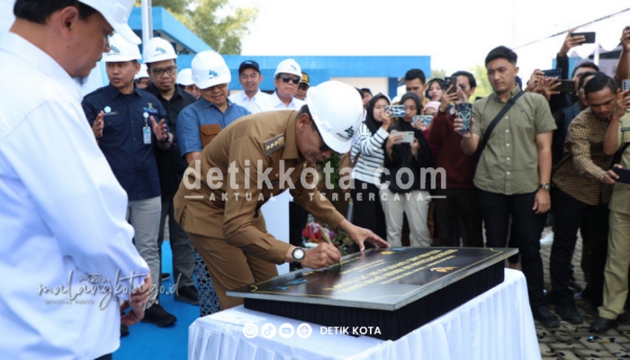 Wali Kota Malang saat meresmikan SPAM Bango Tahap I di Kelurahan Pandanwangi, Blimbing.