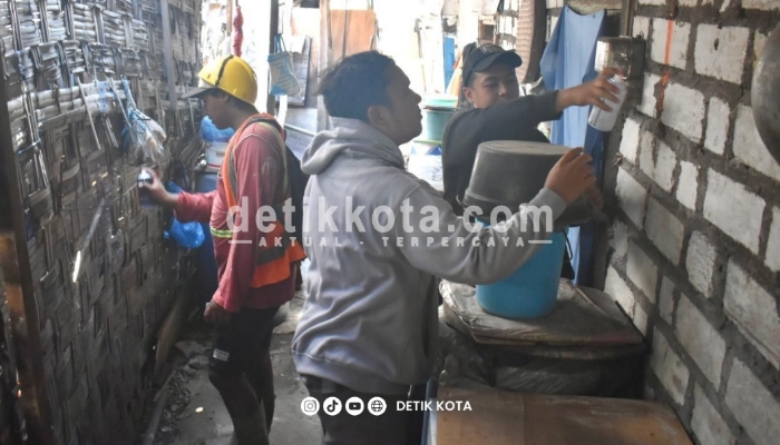 Memasuki tahap kedua, sebanyak 54 bangunan terdampak mulai diberi tanda untuk dilakukan penertiban.