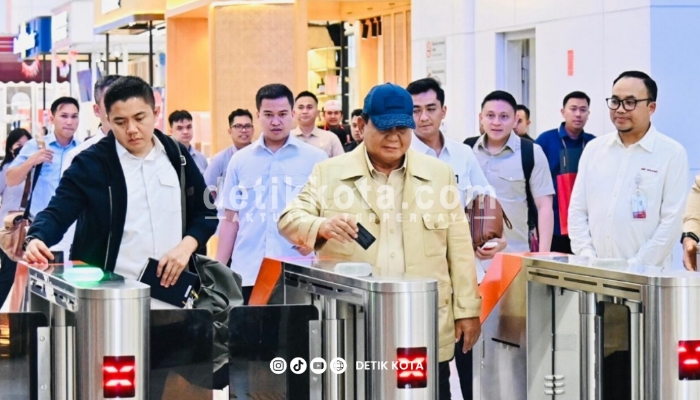 Presiden Prabowo Subianto bertolak menuju Provinsi Jawa Barat dalam rangka kunjungan kerja pada Rabu malam, 6 Agustus 2025 menggunakan moda transportasi Kereta Cepat Whoosh. Foto: BPMI Setpres/Laily Rachev.