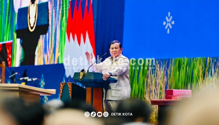 Presiden Prabowo Subianto menyampaikan pidato utama (keynote speech) dalam Konvensi Sains, Teknologi, dan Industri Indonesia (KSTI) Tahun 2025 di Sasana Budaya Ganesha (Sabuga), Institut Teknologi Bandung (ITB), Provinsi Jawa Barat, pada Kamis, 7 Agustus 2025. Foto: BPMI Setpres/Laily Rachev