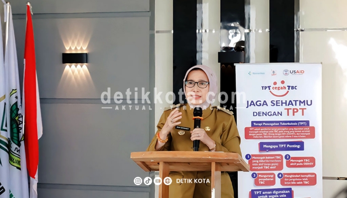 Bupati Lumajang, Indah Amperawati (Bunda Indah).