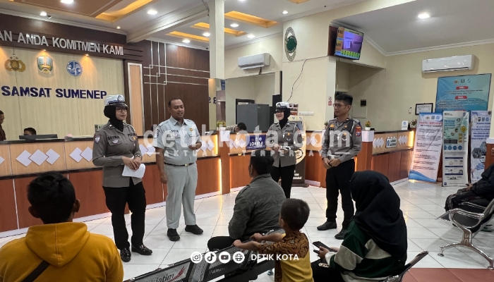 Sosialisasi dilakukan secara langsung di Kantor Bersama (KB) Samsat Sumenep, Senin (11/8/2025). 