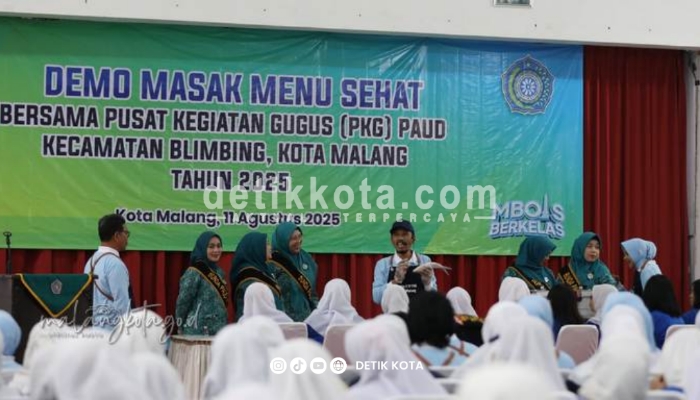 Narasumber memberikan edukasi tentang cara memilih, menyimpan dan menglah ikan bandeng yang baik.