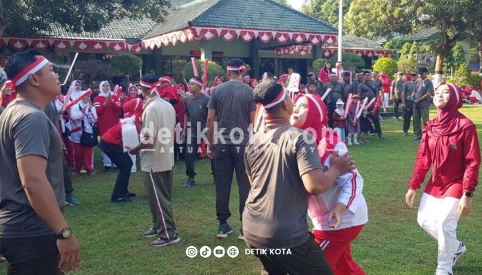 Suasana lomba antar personel Kodim 0826 Pamekasan dalam rangka memeriahkan HUT ke-80 RI, Selasa (12/8/2025).