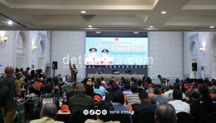 Wali Kota Malang Wahyu Hidayat saat membuka Pelatihan Pencegahan dan Mitigasi Bencana di Hotel Aliante, Selasa (19/8/2025).