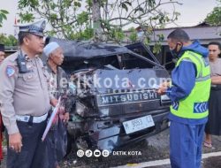 Kondisi Jalan Licin Picu Kecelakaan di Pegantenan Pamekasan