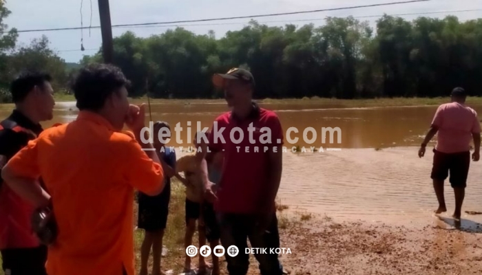 Situasi banjir di Desa Margantoko, Kecamatan Jrengik, Sampang].