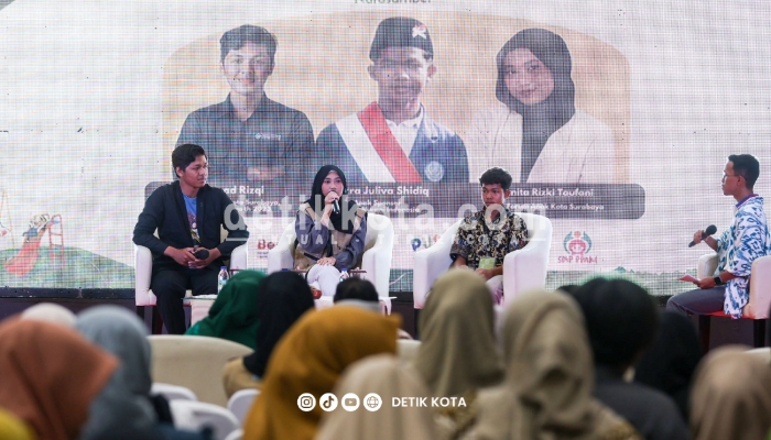 Suasana seminar dan talkshow “Ruang Pemerhati Anak Nusantara” yang digelar Pemkot Surabaya bersama Yayasan Gugah Nurani Indonesia (GNI) di Graha Sawunggaling, Jumat (22/8/2025).