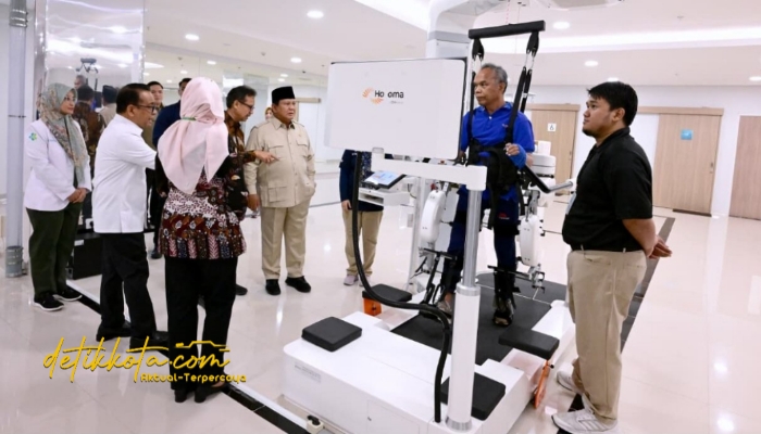 Presiden Prabowo Subianto meninjau fasilitas Gedung Layanan Terpadu dan Institut Neurosains Nasional di Rumah Sakit Pusat Otak Nasional (RSPON) Mahar Mardjono, Jakarta, pada Selasa, 26 Agustus 2025. Foto: BPMI Setpres/Muchlis Jr