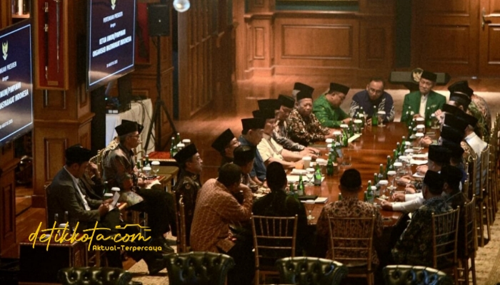 Presiden Prabowo Subianto menerima sejumlah organisasi masyarakat (ormas) Islam Indonesia di kediamannya di Hambalang, Bogor, Jawa Barat, pada Sabtu, 30 Agustus 2025. Foto: BPMI Setpres