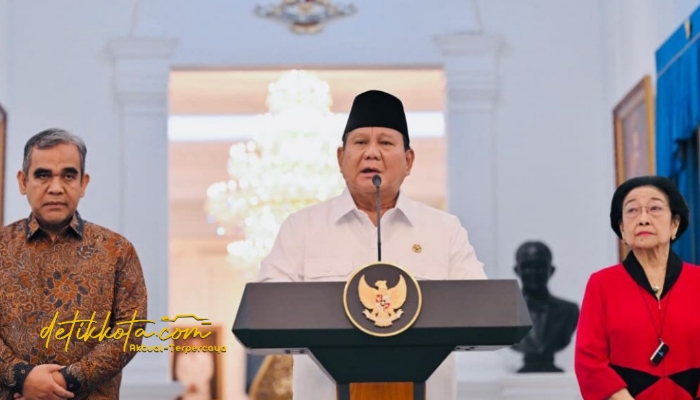 Presiden Prabowo Subianto memberikan keterangannya bersama pimpinan lembaga negara dan ketua umum partai politik di Istana Merdeka, Jakarta, pada Minggu, 31 Agustus 2025. Foto: BPMI Setpres/Laily Rachev