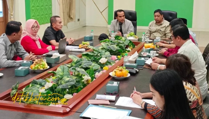 Bupati Bangkalan Lukman Hakim saat menghadiri RUPS BUMD, Senin (1/9/2025).