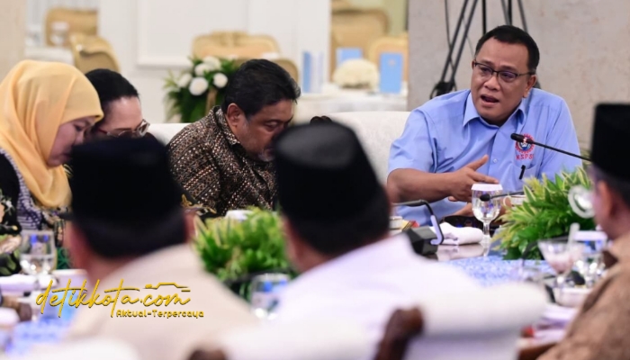 Presiden Prabowo Subianto menggelar silaturahmi dengan tokoh lintas agama, pimpinan partai politik, pimpinan serikat buruh, dan organisasi kepemudaan lintas iman di Istana Negara, Jakarta, pada Senin, 1 September 2025. Foto: BPMI Setpres/Muchlis Jr
