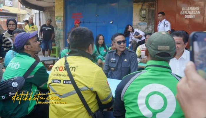 Wali Kota Malang Wahyu Hidayat saat bersilaturahmi dengan pengemudi ojek online di Jl. Sutan Syahrir, Kelurahan Sukoharjo, Kecamatan Klojen, Rabu (3/9/2025).