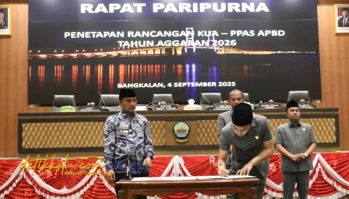 Bupati Bangkalan Lukman Hakim menghadiri Rapat Paripurna DPRD dalam rangka persetujuan bersama KUA dan PPAS Tahun Anggaran 2026, Kamis (4/9/2025).