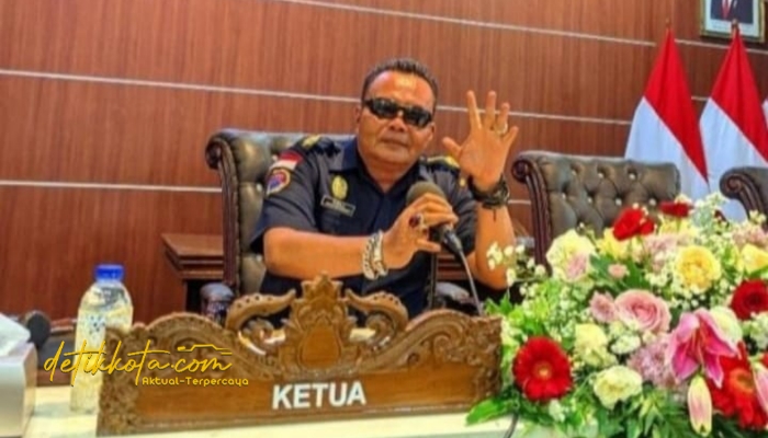 Ketua AWPI Purwakarta Ramaldi saat memberikan keterangan pers terkait peran DPR dan DPRD.