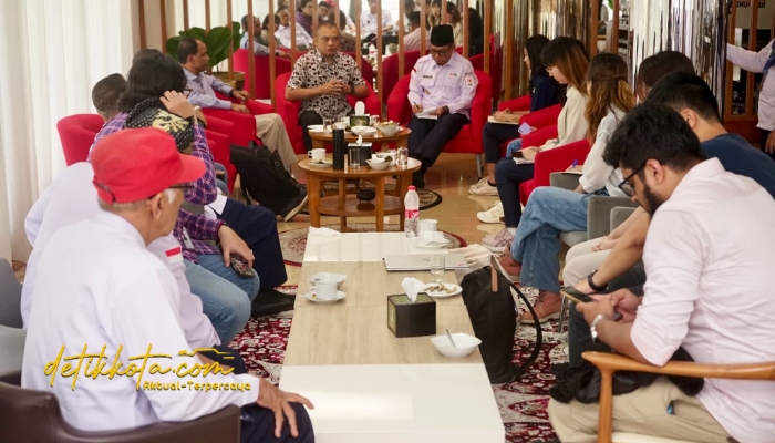 Wakil Bupati Banyuwangi Mujiono menerima delegasi Palang Merah dari berbagai negara dalam studi kesiapsiagaan bencana, Kamis (5/9/2025).