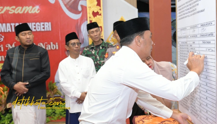 Bupati Sumenep Achmad Fauzi Wongsojudo bersama Forkopimka, tokoh agama, dan masyarakat saat menghadiri Doa Bersama di Kecamatan Batuputih.