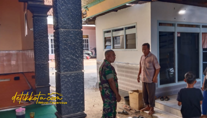 Kondisi rumah warga di Desa Plakpak, Kecamatan Pegantenan, Pamekasan, usai terasnya terbakar akibat balon udara jatuh.