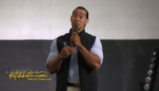Ade Rai saat membuka seminar kesehatan di Malang Creative Center, Minggu (14/9/2025).