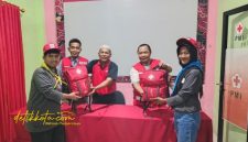 Pelepasan kontingen PMR Pamekasan menuju Jumbara X PMI Jatim di Markas PMI Pamekasan, Senin (15/9/2025) malam.