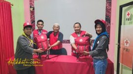 Pelepasan kontingen PMR Pamekasan menuju Jumbara X PMI Jatim di Markas PMI Pamekasan, Senin (15/9/2025) malam.