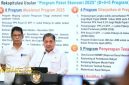 Menteri Koordinator Bidang Perekonomian Airlangga Hartarto memberikan keterangannya kepada awak media, di Istana Kepresidenan, Jakarta, pada Senin, 15 September 2025. Foto: BPMI Setpres