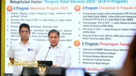 Menteri Koordinator Bidang Perekonomian Airlangga Hartarto memberikan keterangannya kepada awak media, di Istana Kepresidenan, Jakarta, pada Senin, 15 September 2025. Foto: BPMI Setpres