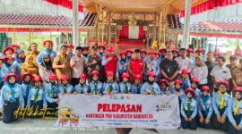 Bupati Bangkalan Lukman Hakim melepas kontingen Jumbara PMR X di Pendopo Agung Bangkalan, Selasa (16/9/2025).