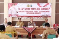 Kapolres Sumenep AKBP Rivanda, S.I.K., saat menghadiri tatap muka bersama Forkopimka, Kepala Desa, tokoh agama, dan tokoh masyarakat di Pendopo Kecamatan Ambunten, Selasa (16/9/2025).