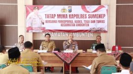Kapolres Sumenep AKBP Rivanda, S.I.K., saat menghadiri tatap muka bersama Forkopimka, Kepala Desa, tokoh agama, dan tokoh masyarakat di Pendopo Kecamatan Ambunten, Selasa (16/9/2025).