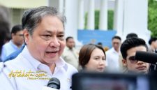 Menko Perekonomian Airlangga Hartarto usai menghadiri rapat terbatas di Istana Kepresidenan Jakarta.