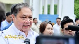 Menko Perekonomian Airlangga Hartarto usai menghadiri rapat terbatas di Istana Kepresidenan Jakarta.