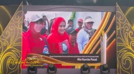 Anggota DPRD Sumenep Nia Kurnia Fauzi menerima penghargaan Legislatif Jatim Awards 2025 di Graha Pena Surabaya, Selasa (16/9/2025) malam.