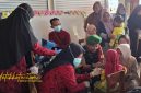 Babinsa Koramil 0827/01 Kota mendampingi pelaksanaan imunisasi campak rubela di TK Annisya, Desa Batuan, Rabu (17/9/2025).