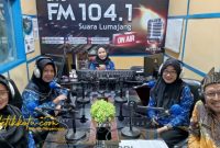 Talkshow Jelita di Radio Suara Lumajang membahas layanan terpadu bagi korban kekerasan, Rabu (17/9/2025).