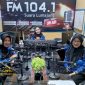 Talkshow Jelita di Radio Suara Lumajang membahas layanan terpadu bagi korban kekerasan, Rabu (17/9/2025).