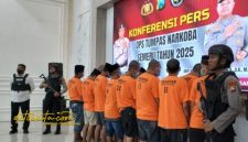 Sebanyak 19 tersangka diamankan, terdiri dari 14 pengedar dan 5 pengguna.